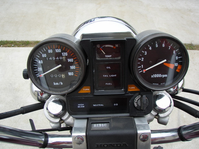 Купить мотоцикл Honda VF750 Magna 1982 фото 18
